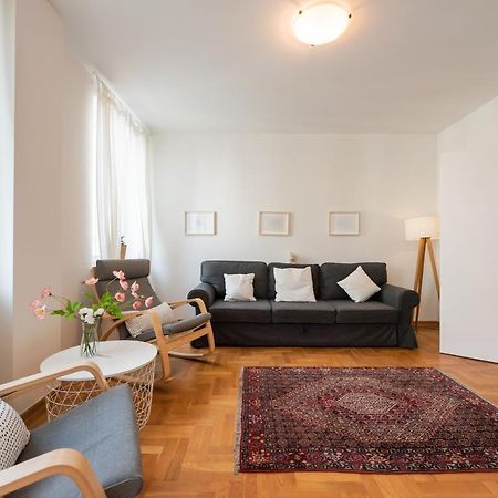 New Town Spacious Apartment Варшава Екстер'єр фото