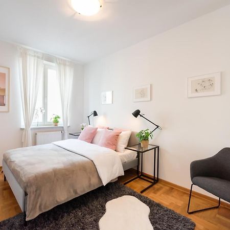 New Town Spacious Apartment Варшава Екстер'єр фото