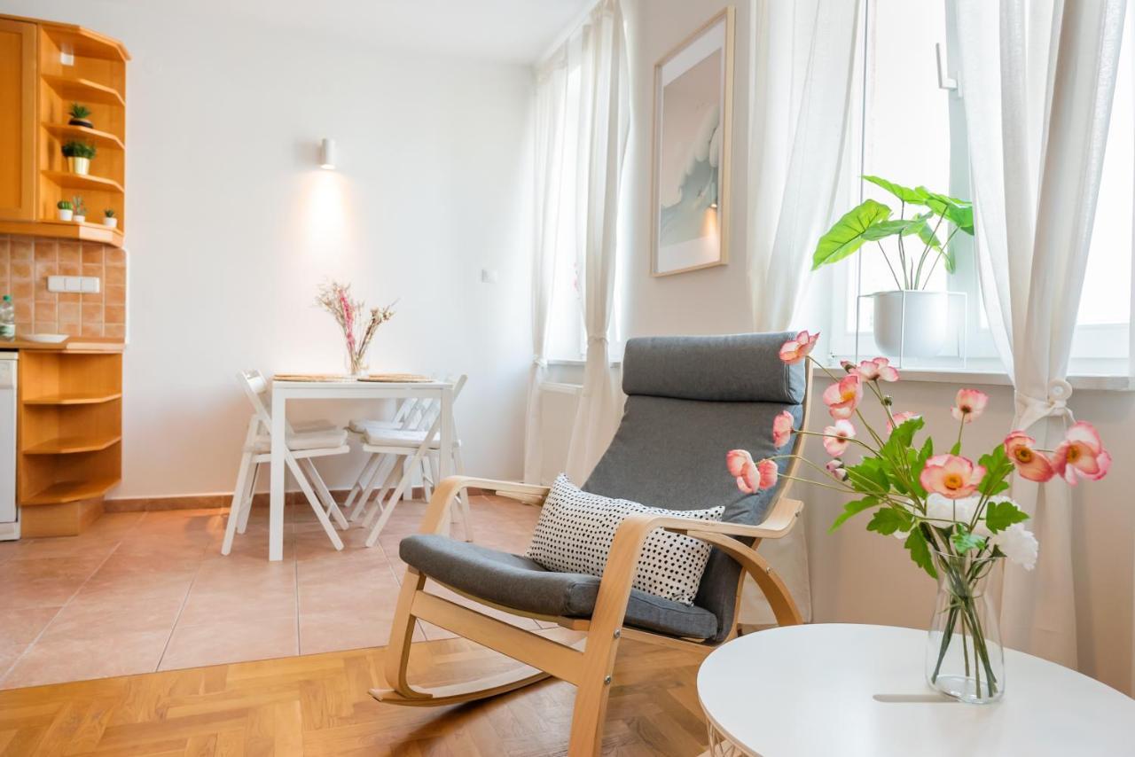 New Town Spacious Apartment Варшава Екстер'єр фото