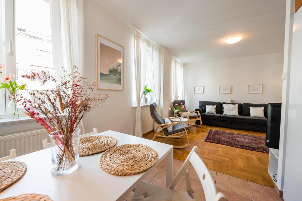 New Town Spacious Apartment Варшава Екстер'єр фото
