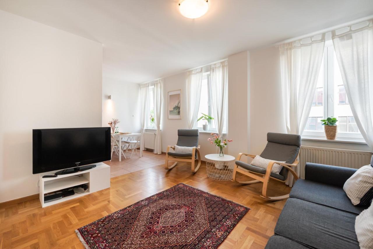 New Town Spacious Apartment Варшава Екстер'єр фото