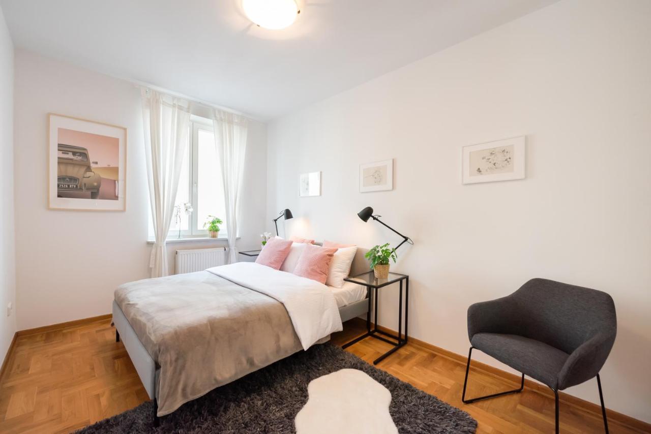 New Town Spacious Apartment Варшава Екстер'єр фото